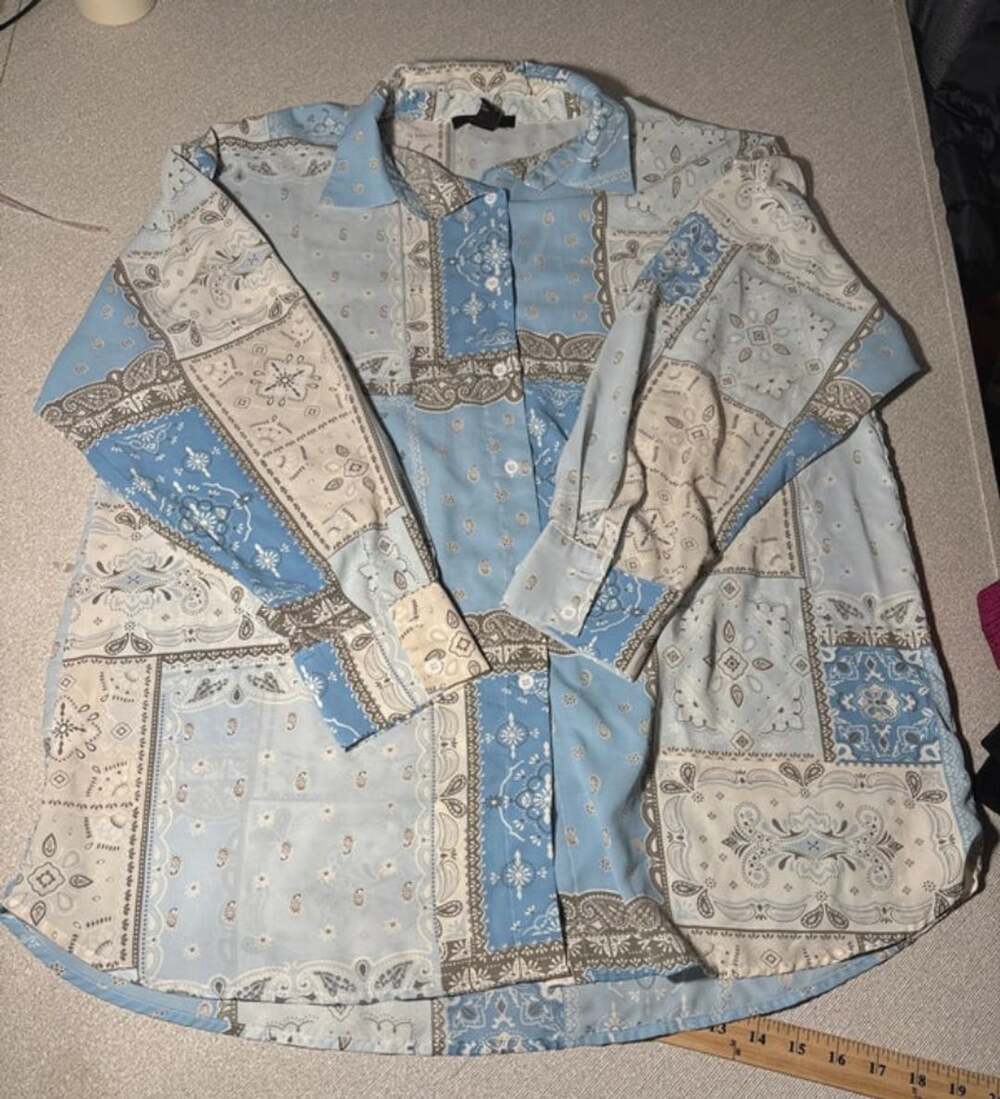 Forever 21 Bandana Print Long Sleeve Button Down Shirt Size M Blue